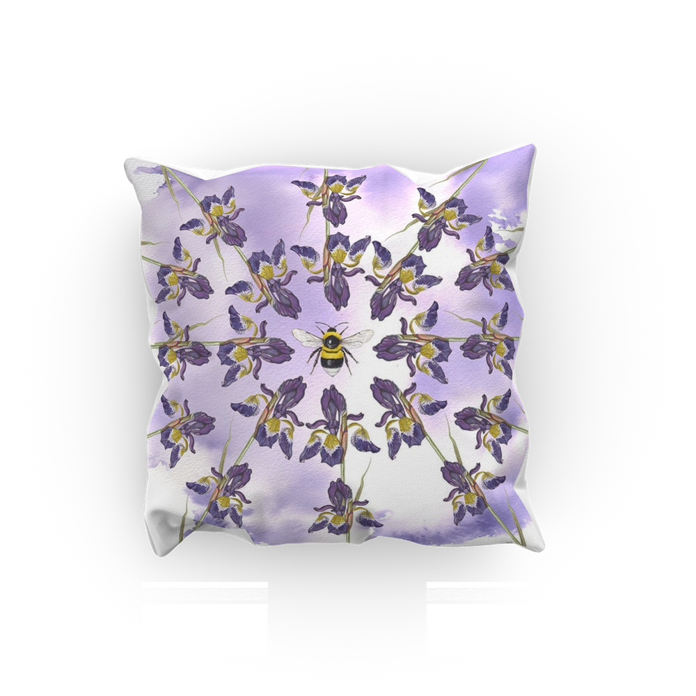 Kussen "Blauwe iris met hommel"
